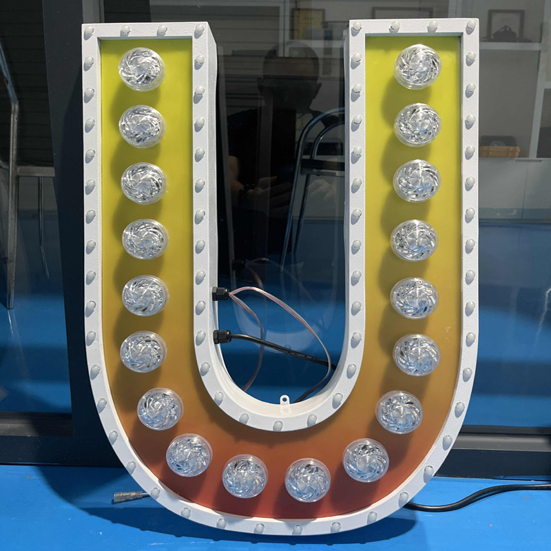 为何游乐场合常用金属LED发光字标识装饰？？？？？？